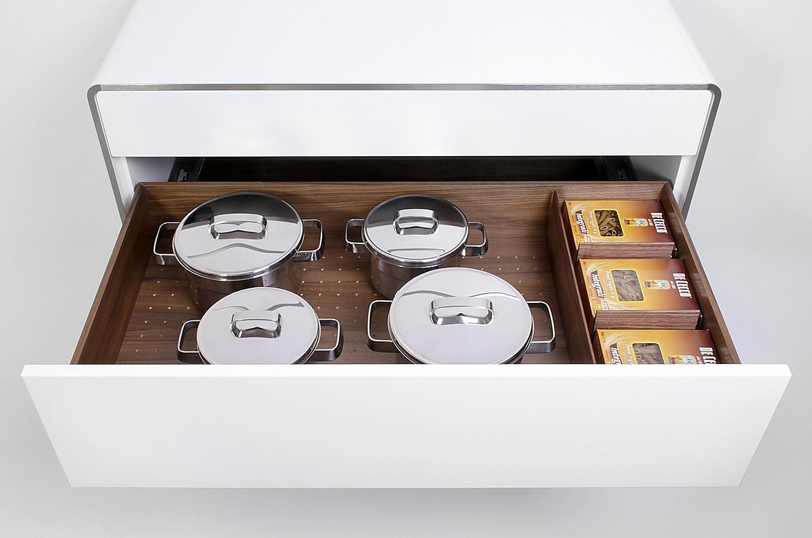 a-Box WOOD-LINE con equipamiento interior ORGA-SET en nogal Zuordnung: Stil Cocinas de diseño, Planungsart Equipamiento interior de la cocina