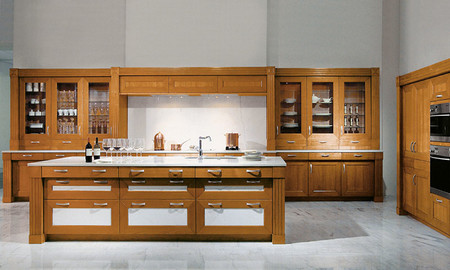Cocina con frentes de madera de cerezo