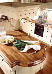 Cocina rústica con isla de cocina