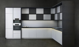 Lujo en estado puro: Este modelo de cocina es el resultado del trabajo con el diseñador Armani. El centro de atención de esta cocina son los armarios altos que simulan un tablero de ajedrez y le dan el carácter exclusivo a esta cocina. Zuordnung: Stil Cocinas de lujo, Planungsart Cocinas en L