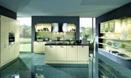 Con armarios altos, estanterías y armarios de cristal Zuordnung: Stil Cocinas clásicas, Planungsart Cocinas con isla